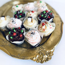 Load image into Gallery viewer, Plume Bake Shoppe Cupcakes “Happy Holiday” Assortment