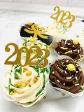 Load image into Gallery viewer, Plume Bake Shoppe Cupcakes “Graduation Trio&quot;
