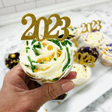 Load image into Gallery viewer, Plume Bake Shoppe Cupcakes “Graduation Trio&quot;

