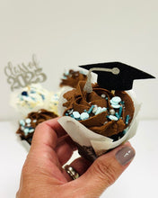 Load image into Gallery viewer, Plume Bake Shoppe Cupcakes “Graduation Trio"

