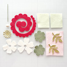 Load image into Gallery viewer, Heartgrooves Handmade Mini Felt Flower Kit "Strawberry Mint"
