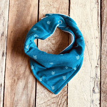 Load image into Gallery viewer, Plume Baby Bandana Bib &quot;Green Arrows&quot;
