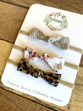 Load image into Gallery viewer, Knotted Fabric Bow Set - Cheetah
